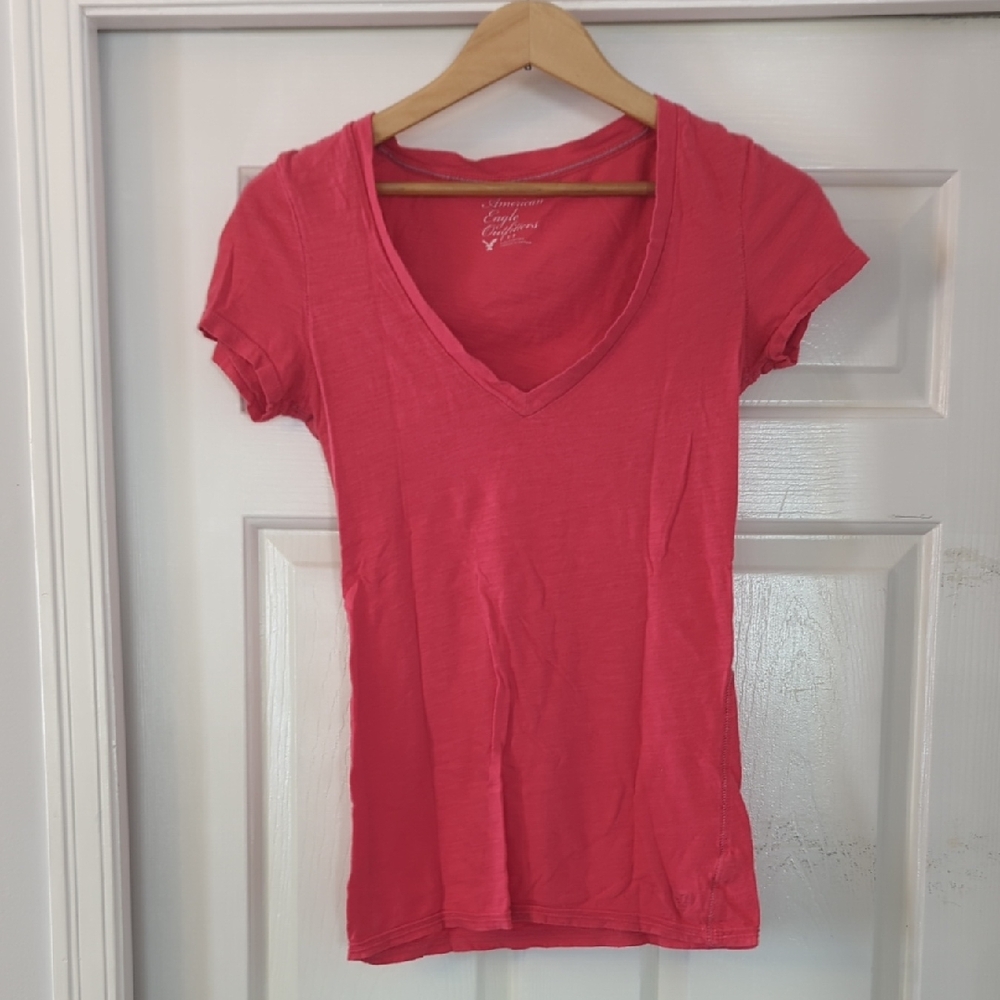 V-Neck Short Sleeve Tee in Pink